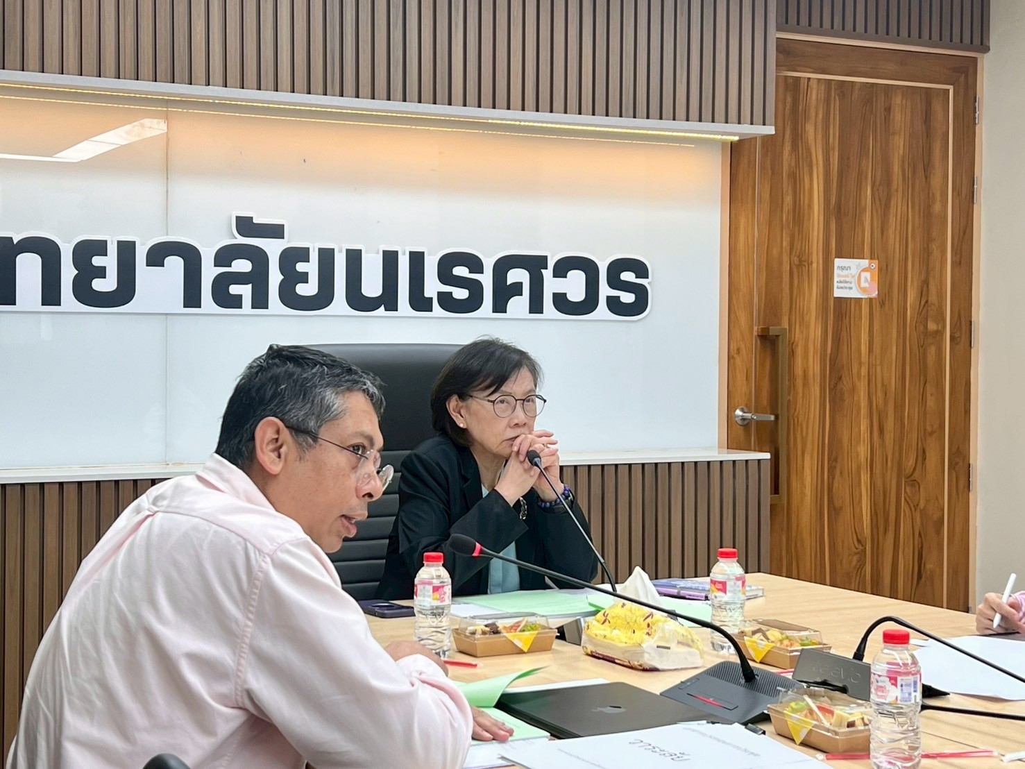 LINE_ALBUM_ประชุมคณะกรรมการบริหารจัดการผลงานวิจ.jpg